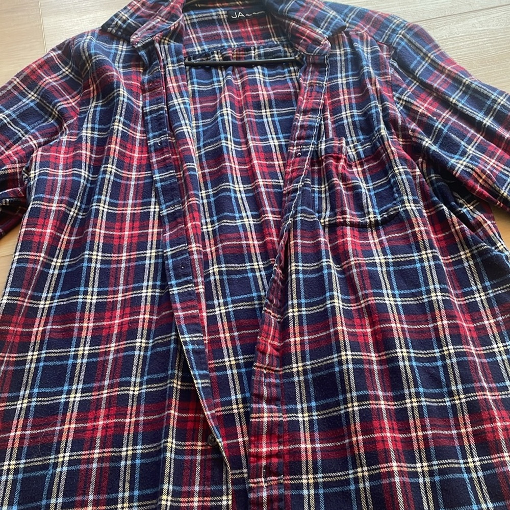 Oversized plaid flannel - Picture 2 of 8